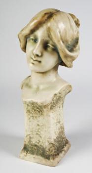 Porzellan Figur Mädchen - Amphora - 1910